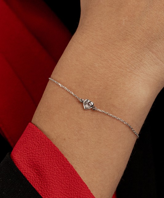 Valgest kullast käevõru tsirkoonidega "Süda"