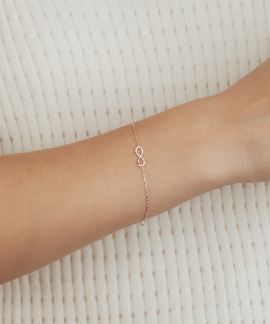 Браслет из белого золота с цирконами "Бесконечность"