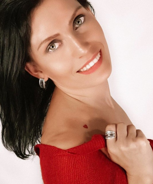 Hõbekõrvarõngad kullatud tsirkoonidega