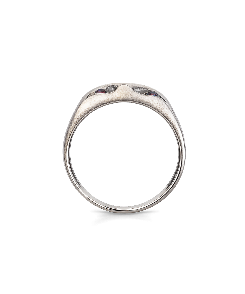 Hõbedast sõrmus kristallidega