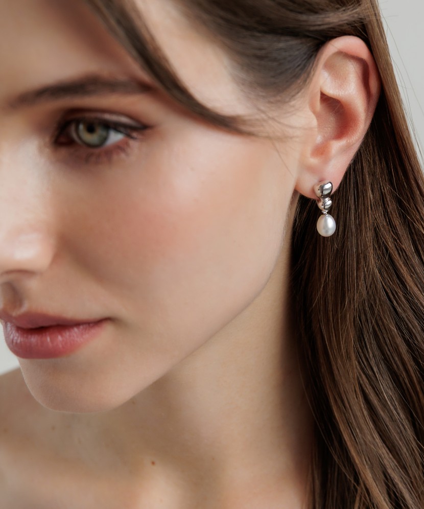 Hõbekõrvarõngad pärlitega