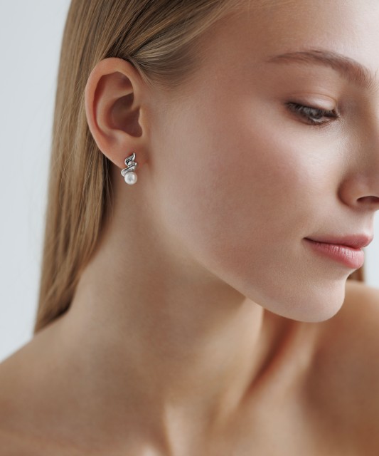 Hõbekõrvarõngad pärlitega