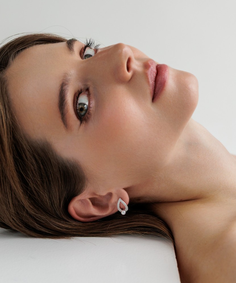 Hõbekõrvarõngad pärlite ja tsirkoonidega