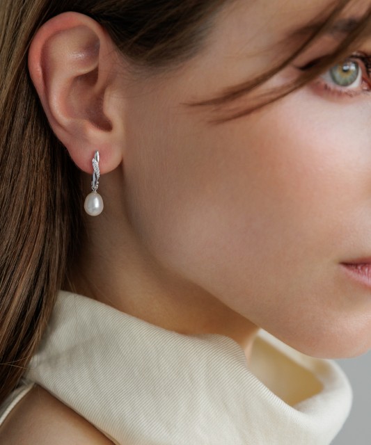 Hõbekõrvarõngad pärlite ja tsirkoonidega