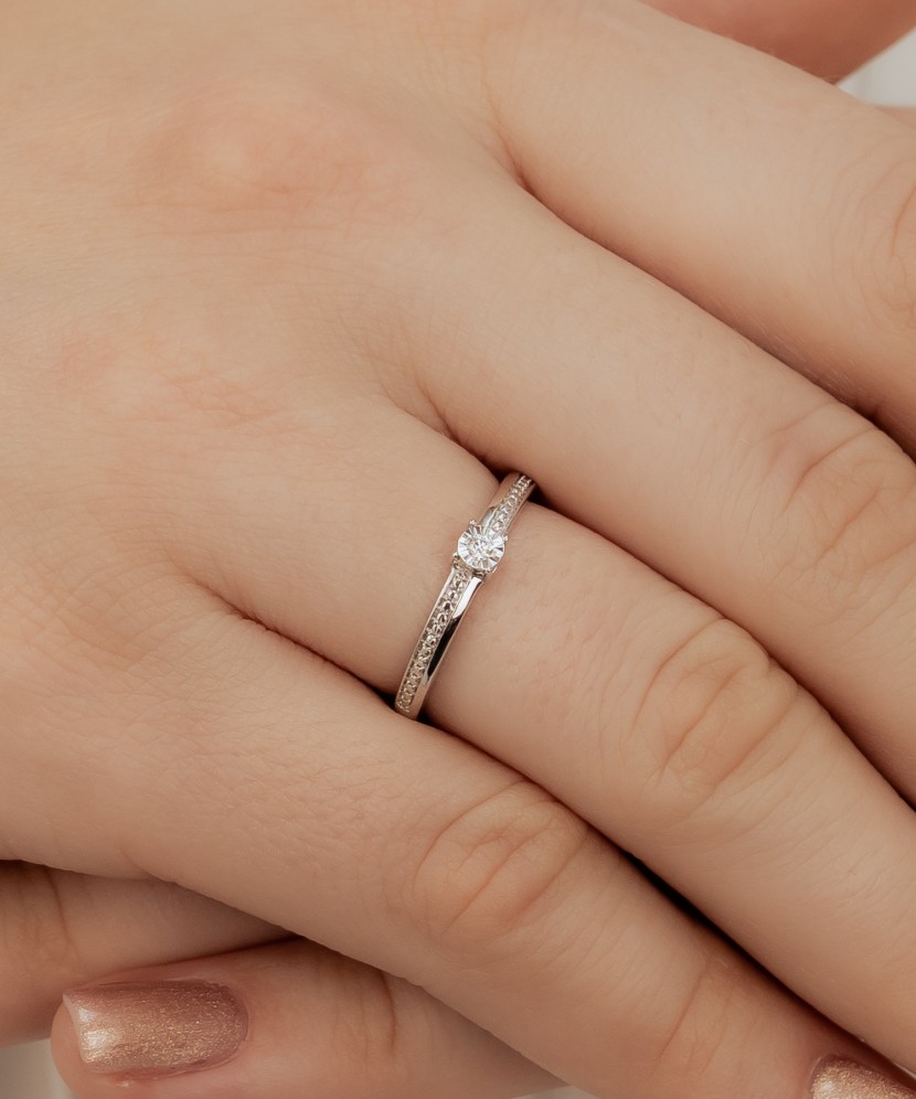 Кольцо из белого золота с бриллиантами