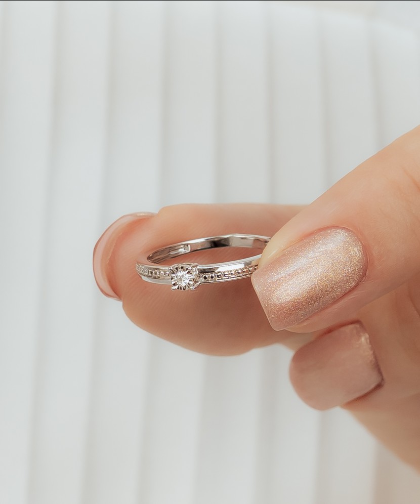 Кольцо из белого золота с бриллиантами