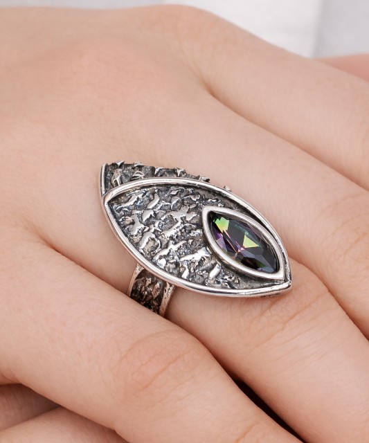 Hõbesõrmus topaasiga