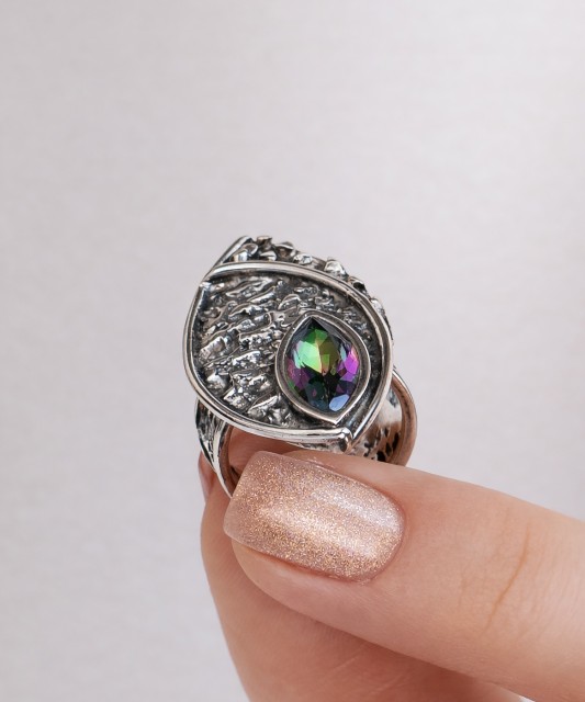 Hõbesõrmus topaasiga