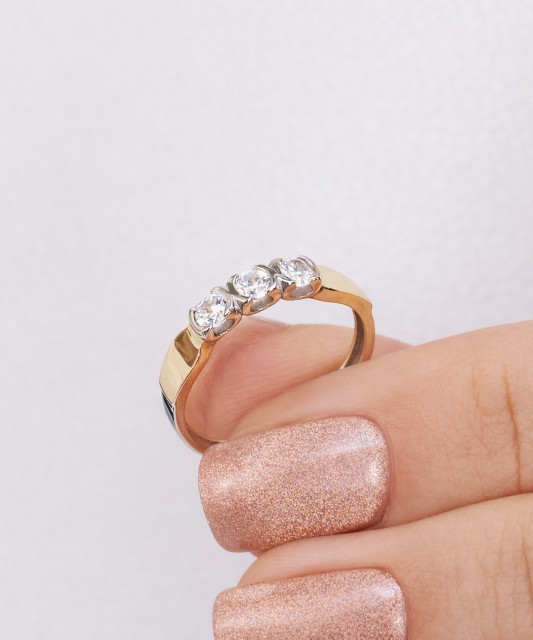 Кольцо из позолоченного серебра с цирконами