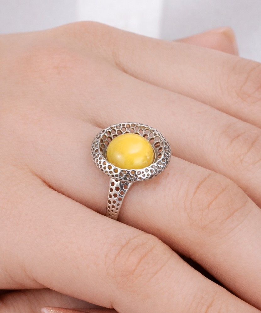 Hõbesõrmus merevaiguga