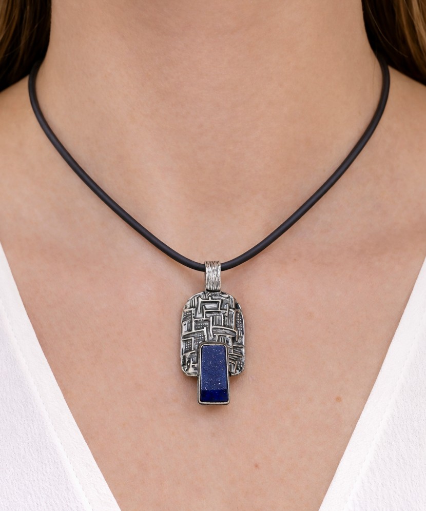 Серебряная подвеска с лазуритом