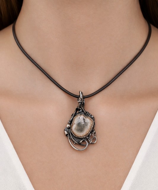 Hõbedane ripats akaatsiakiviga