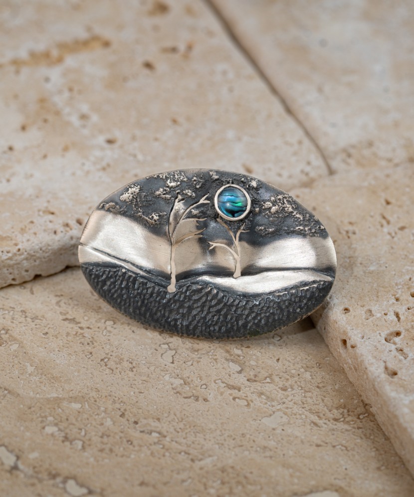 Hõbedane pross pärlmutterkiviga