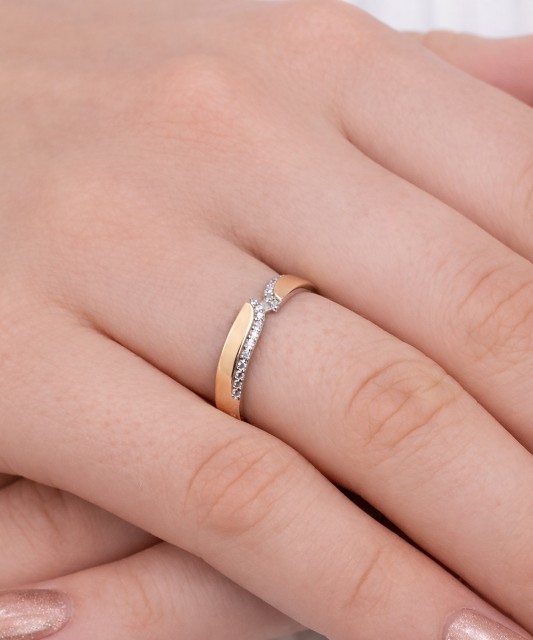 Кольцо из позолоченного серебра с цирконами