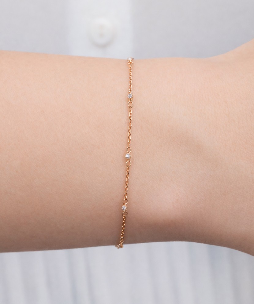 Kuldkäevõru tsirkoonidega