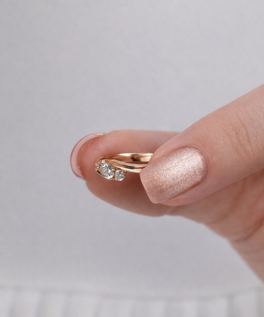 Золотое кольцо с цирконами