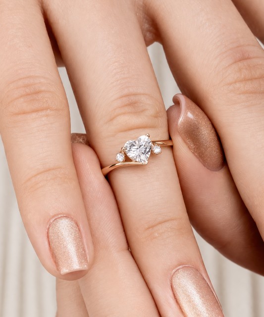 Золотое кольцо с цирконами