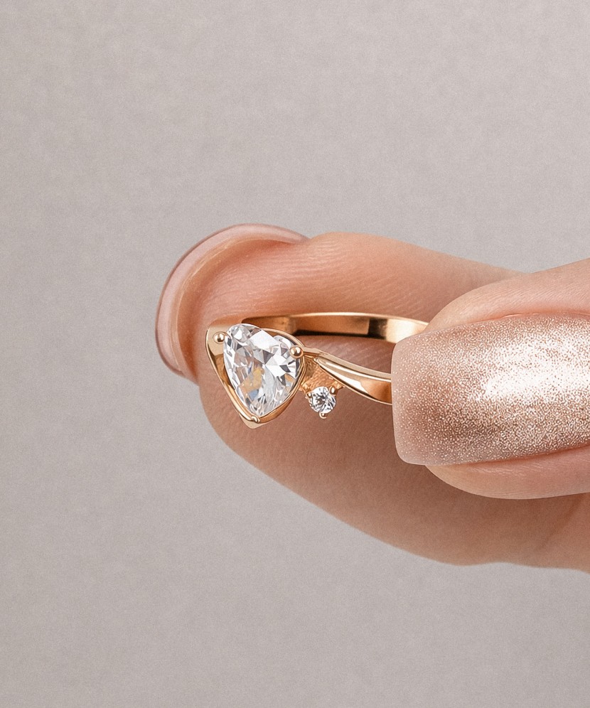 Kuldsõrmus tsirkoonidega