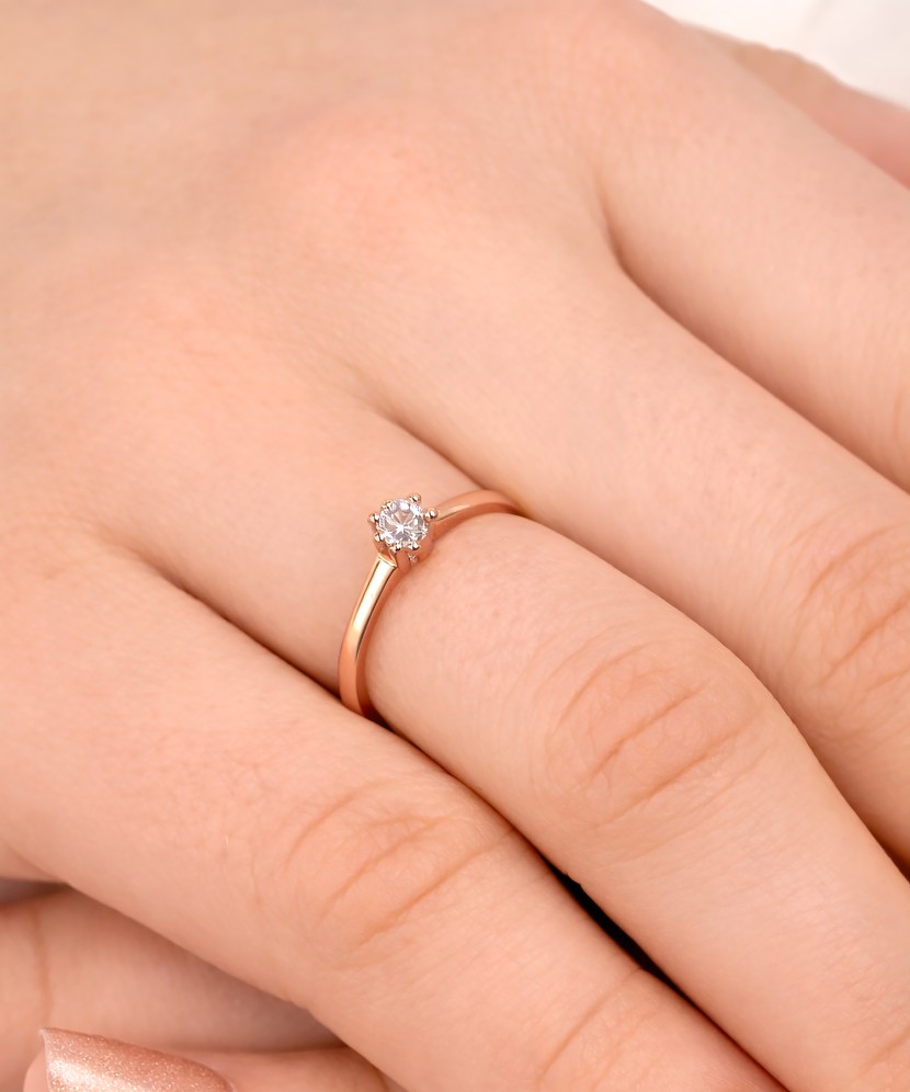 Золотое кольцо с цирконами