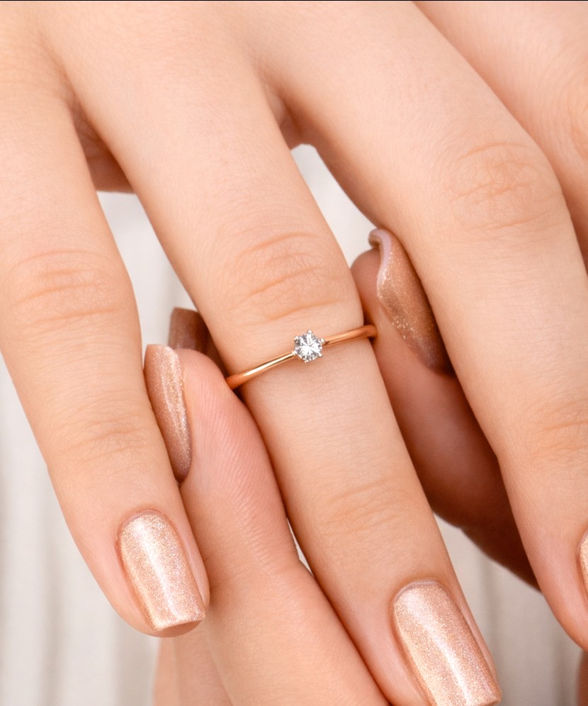 Kuldsõrmus tsirkoonidega