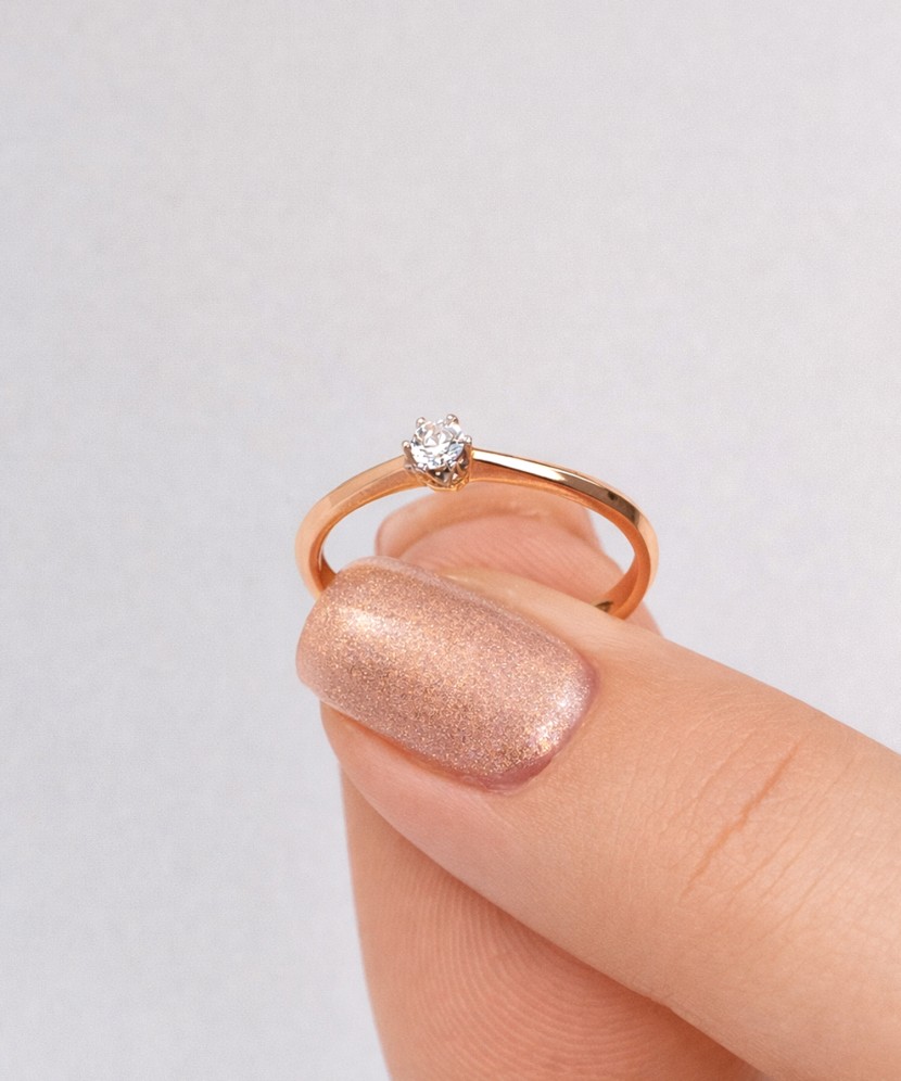 Kuldsõrmus tsirkoonidega