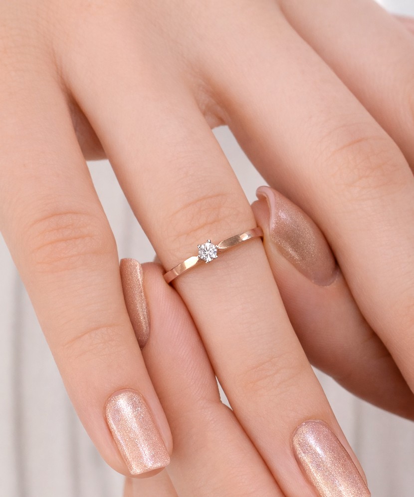 Золотое кольцо с цирконами