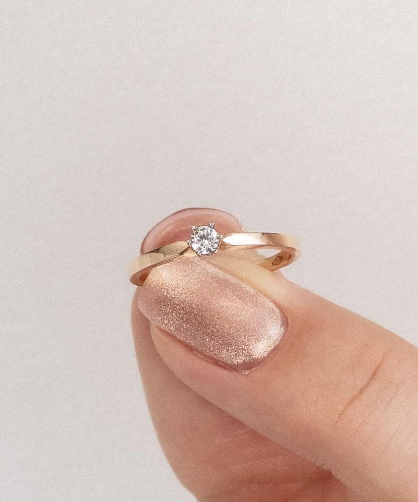 Золотое кольцо с цирконами