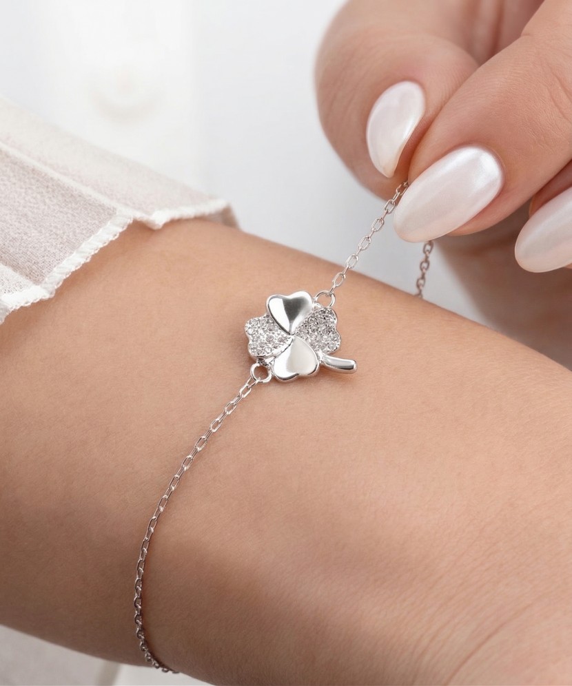 Серебряный браслет с цирконами "Клевер"