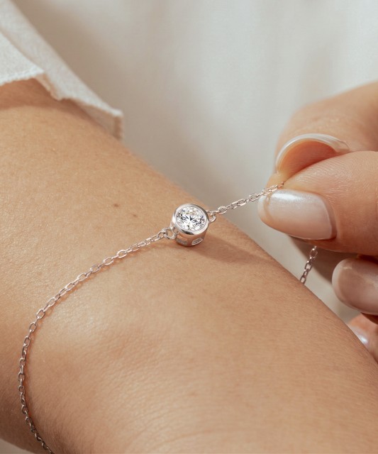 Hõbekäevõru tsirkoonidega