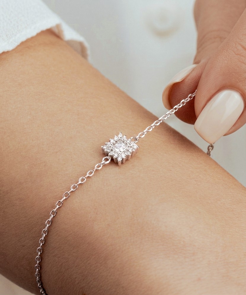 Hõbekäevõru tsirkoonidega