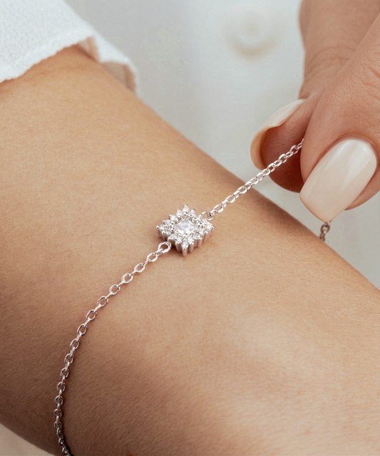 Hõbekäevõru tsirkoonidega