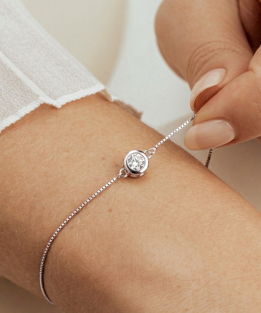 Hõbekäevõru tsirkoonidega