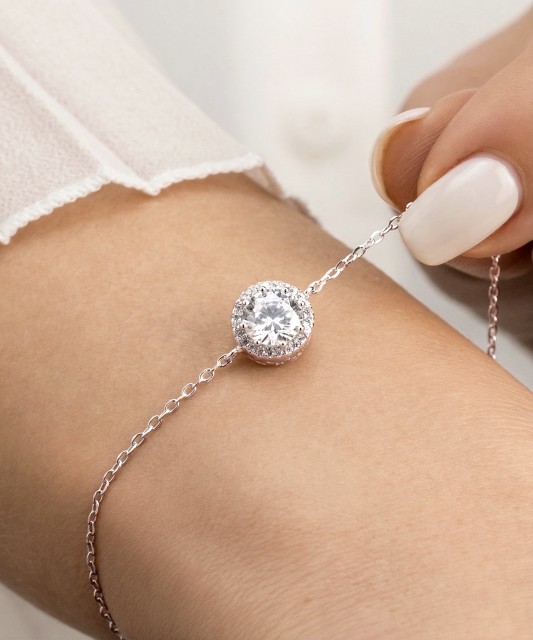 Hõbekäevõru tsirkoonidega