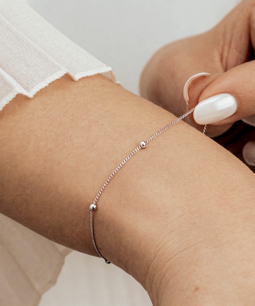 Hõbekäevõru pärlitega