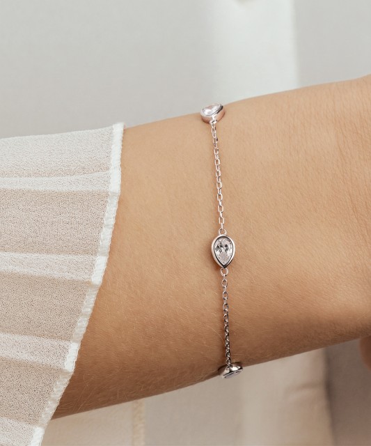 Hõbekäevõru tsirkoonidega