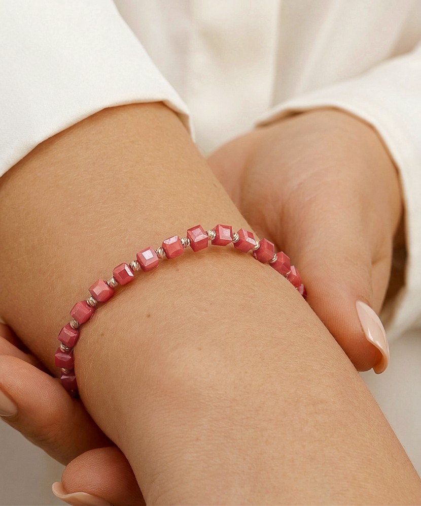 Lõngast käevõru kulla ja oonüksitega