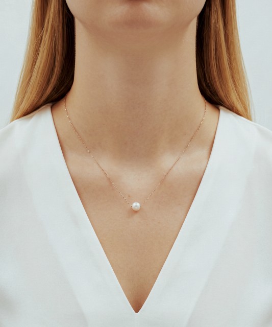 Kuldkett pärlist ripatsiga