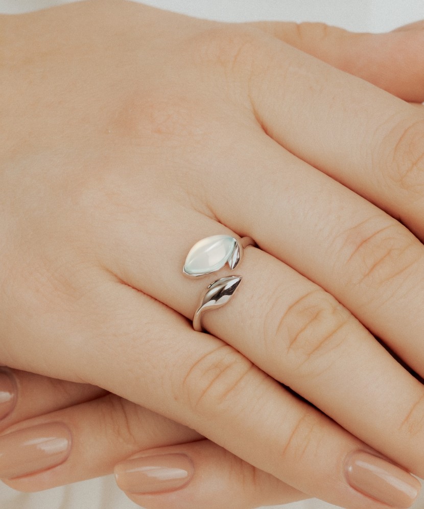 Hõbesõrmus agaadiga