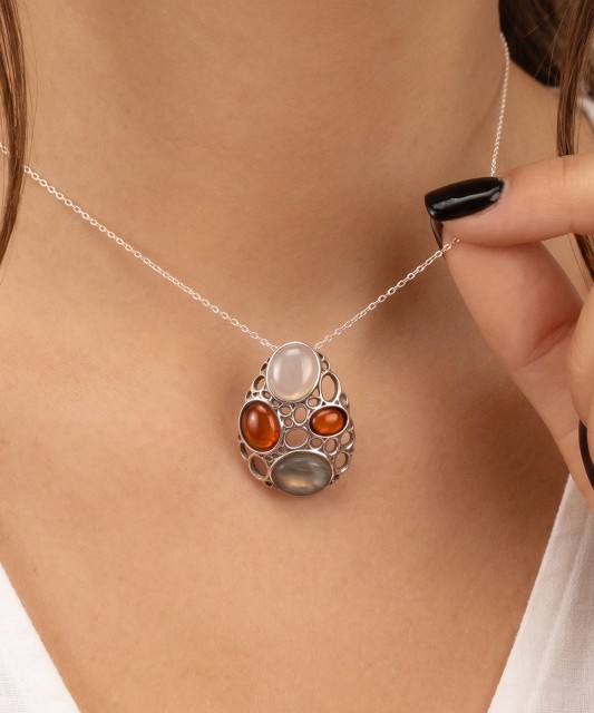 Серебряный кулон с янтарем и лабрадоритом.