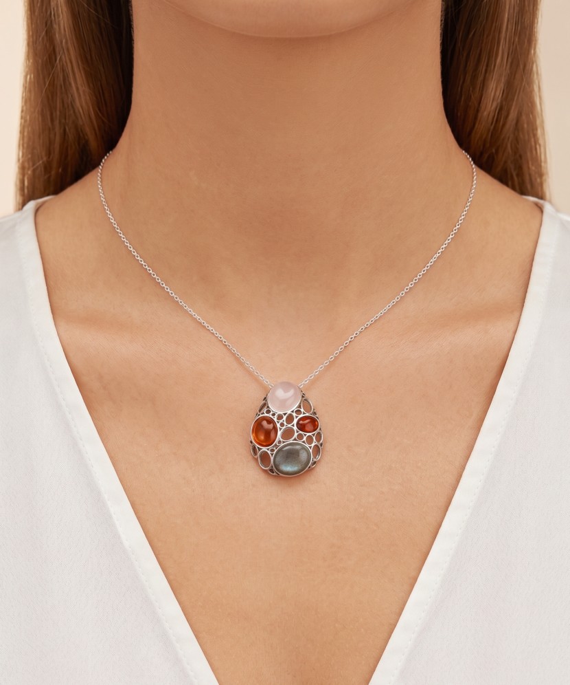 Hõberipats merevaigu ja labradoriidiga