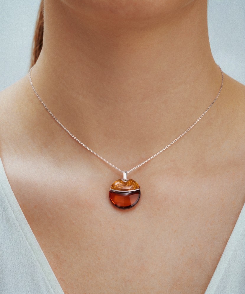 Hõberipats merevaiguga