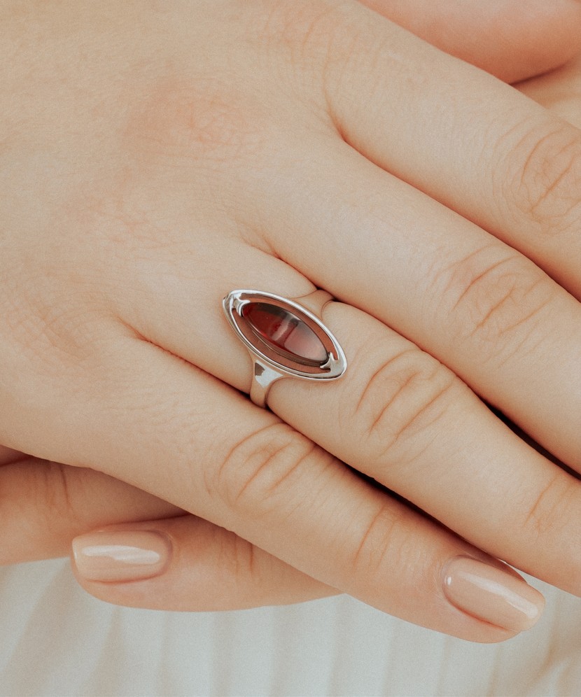 Серебряное кольцо с янтарём