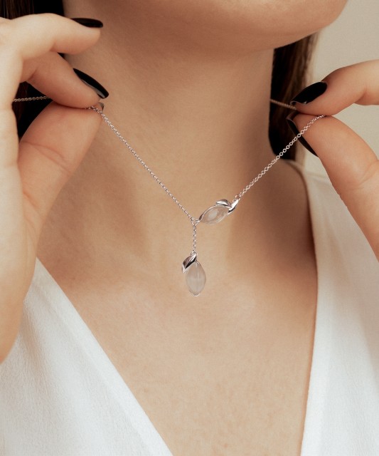 Серебряная цепочка с подвеской из розового кварца