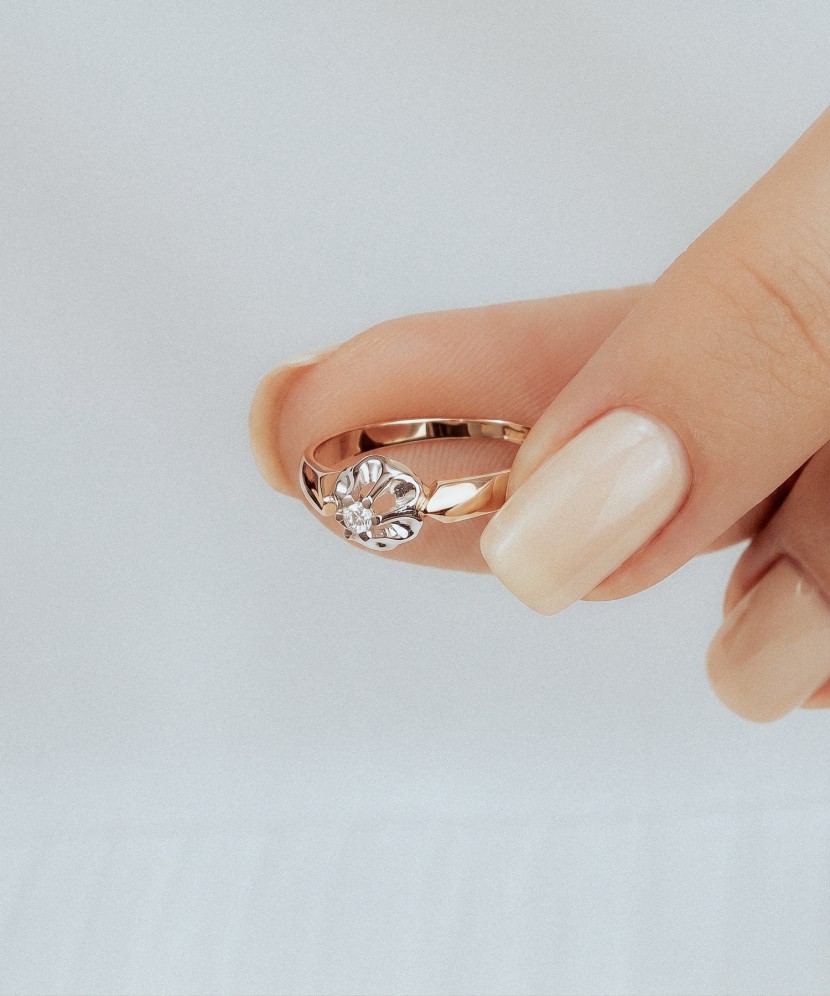 Kuldsõrmus briljandiga Goldinga 00802