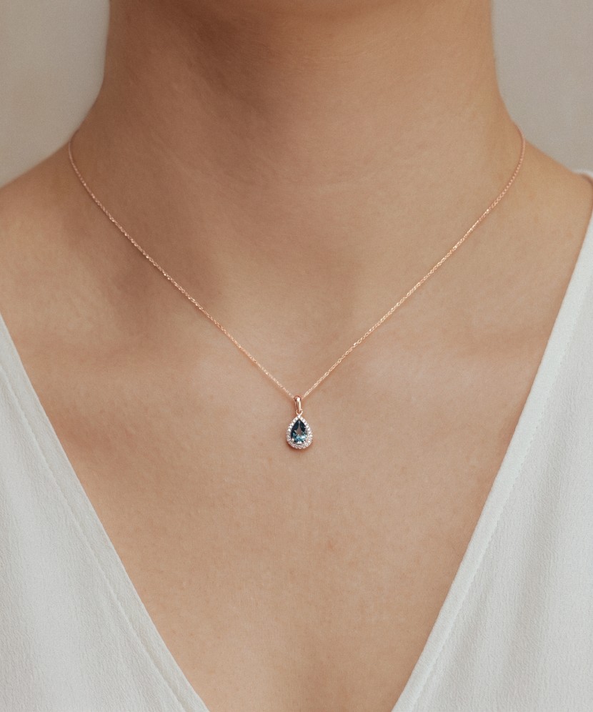 Kuldne ripats teemantide ja Londoni topaasiga