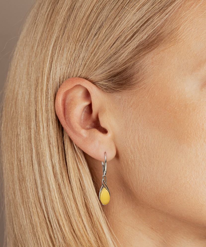 Hõbekõrvarõngad merevaiguga