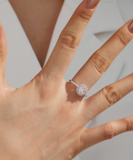 Hõbedast sõrmus moissaniitidega 1,5CT