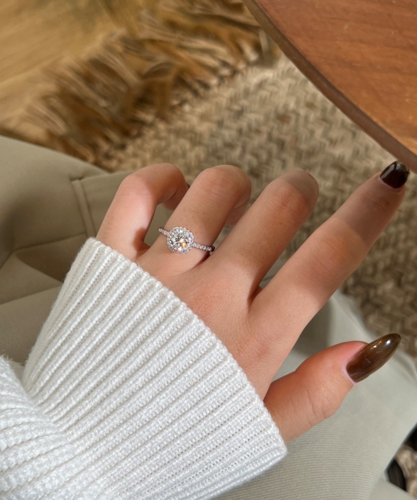 Серебряное кольцо с муассанитами 1 карат
