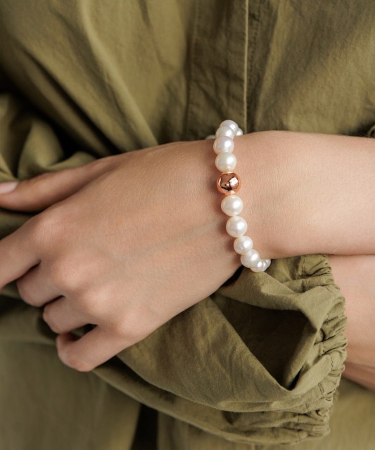 Kullatud hõbedane käevõru pärlitega