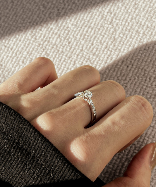 Hõbedast sõrmus moissaniitidega 0.5ct